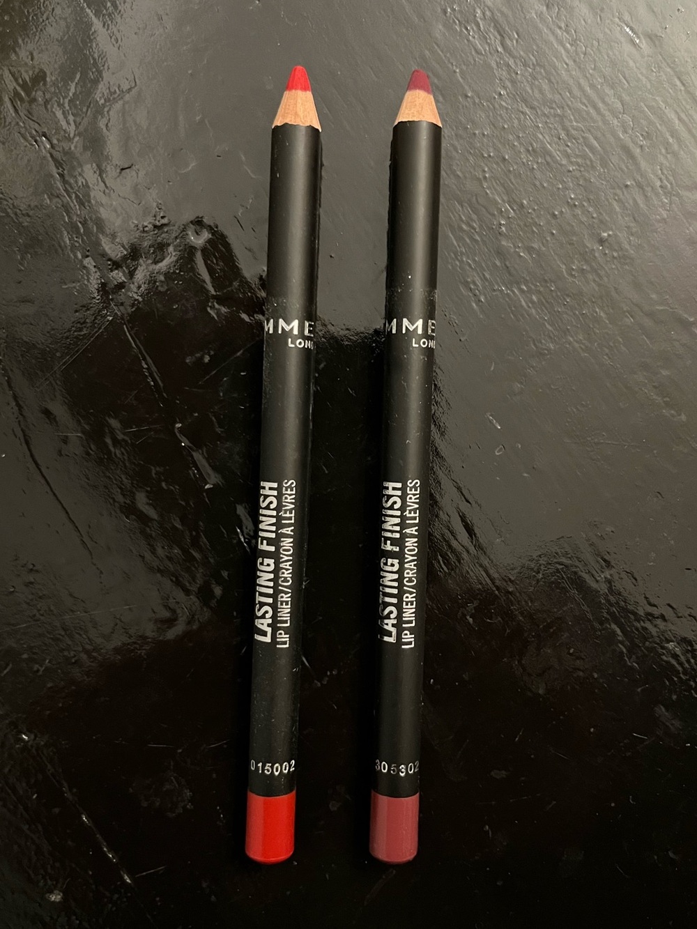 Set of 2 Rimmel London Lasting Finish Lip Liner in Wine and Red Dynamite